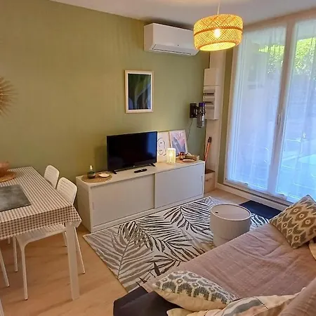 Plein Centre A 3 Mn A Pied De La *